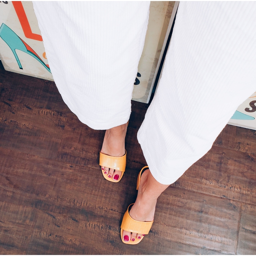 Price firm!Cutie Pie yellow croc print mule sandal - Picture 1 of 7